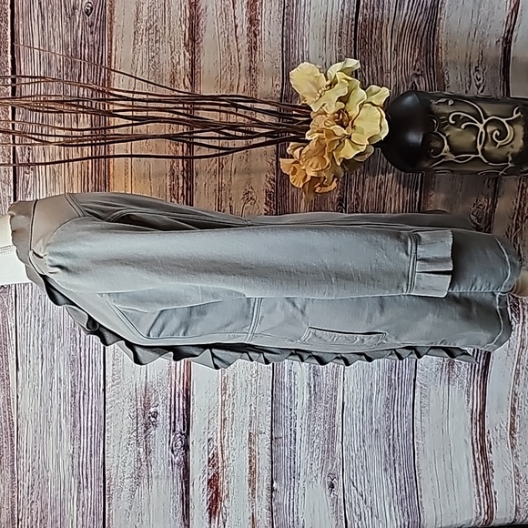 KUT FROM THE KLOTH CAMO GREEN LONG SLEEVE RUFFLE BUTTON-UP JACKET - Picture 7 of 16